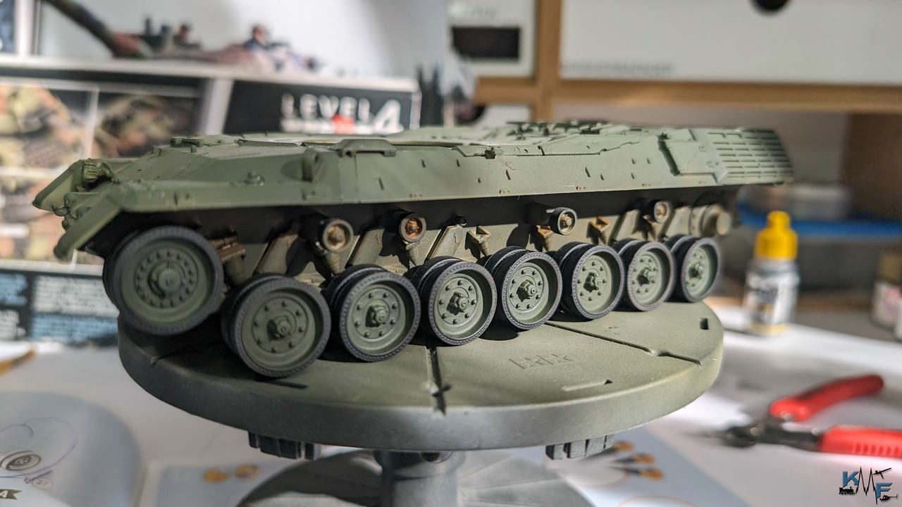 BB-REVELL-LEOPARD1_036