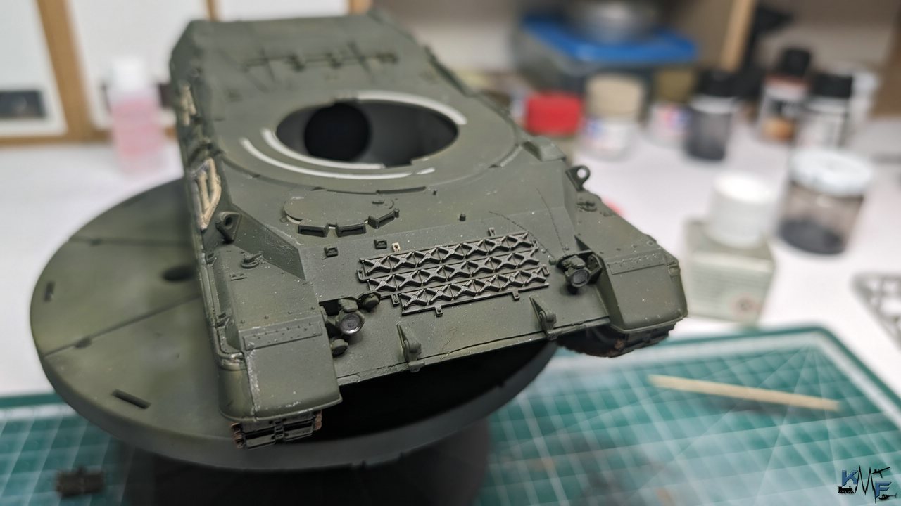 BB-REVELL-LEOPARD1_042