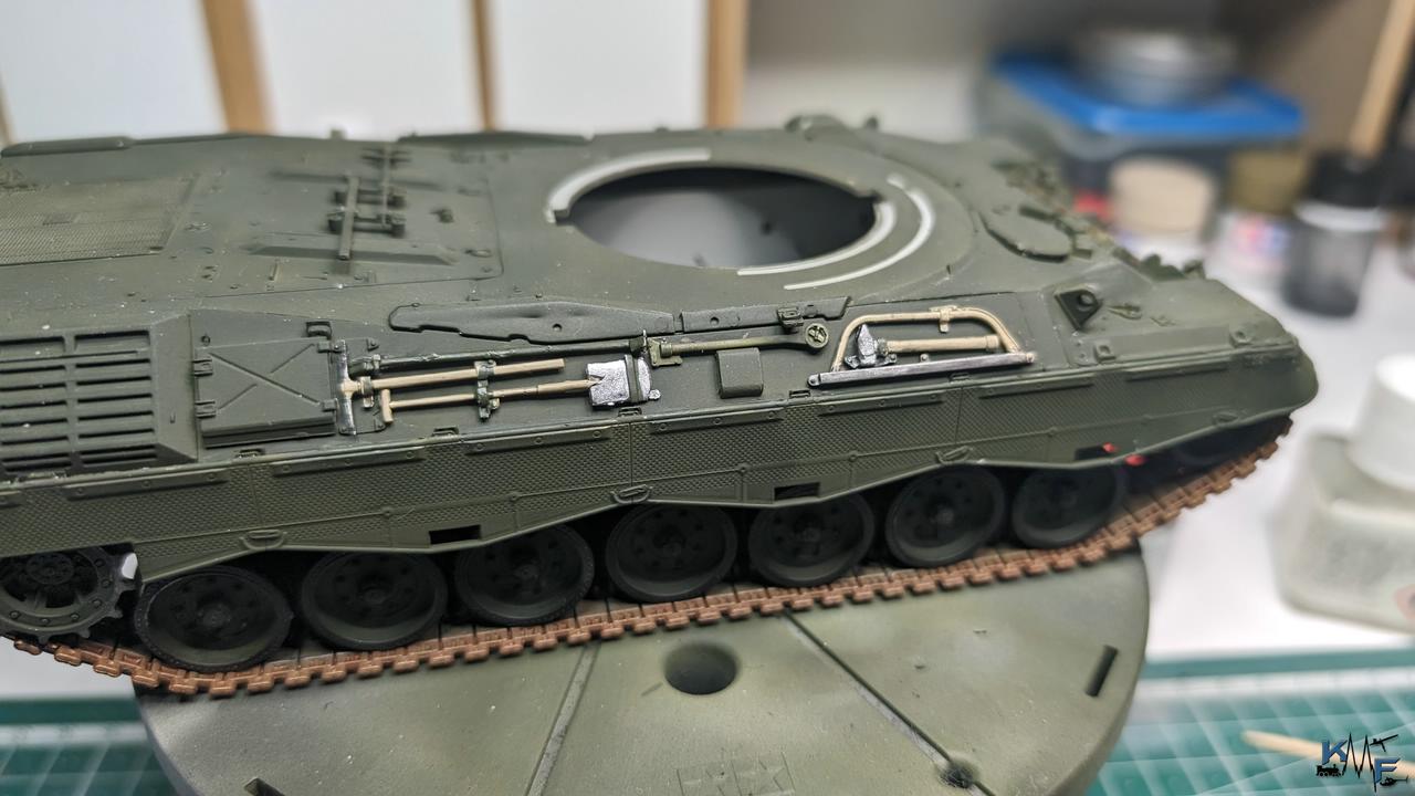 BB-REVELL-LEOPARD1_043