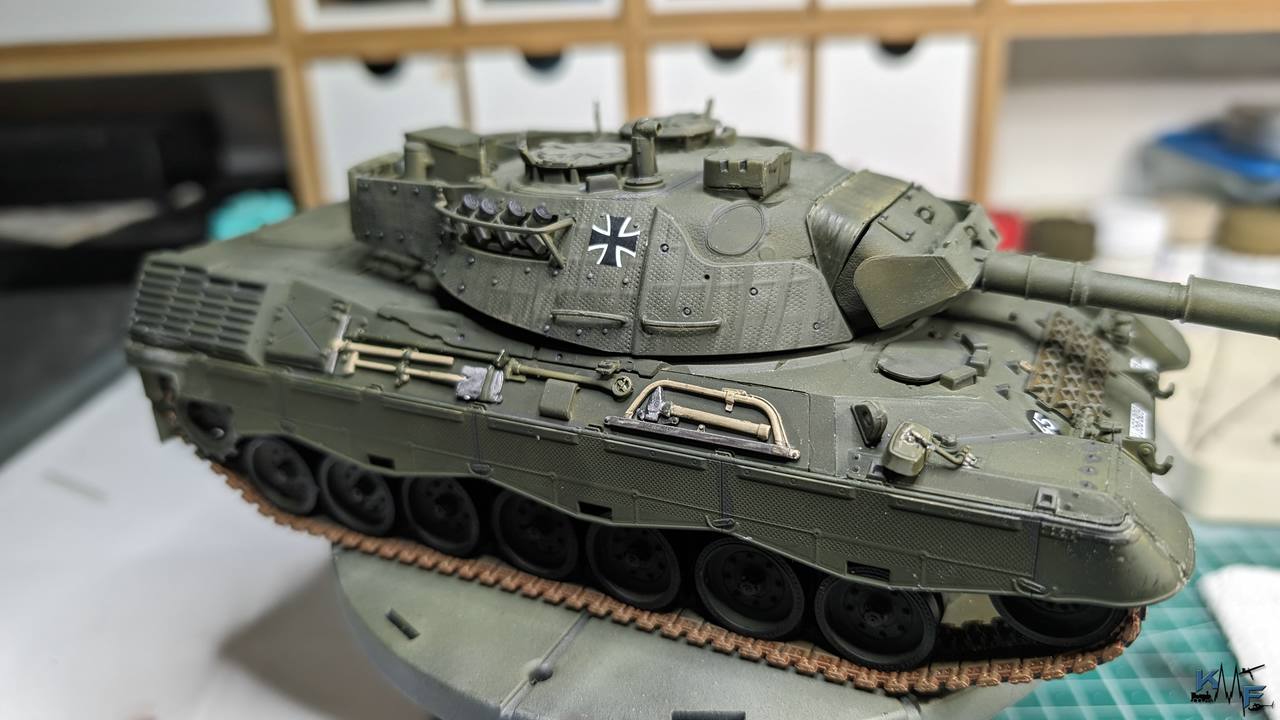 BB-REVELL-LEOPARD1_047