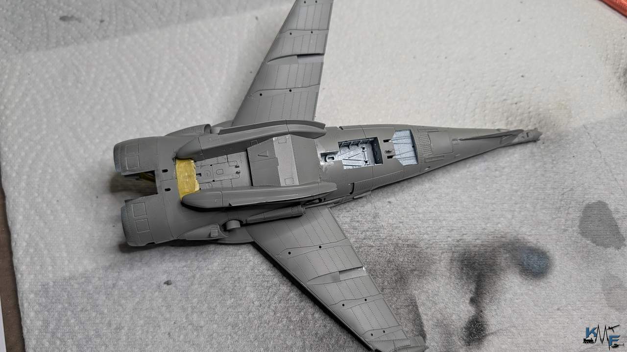 BB-UMA-AV-8B-HARRIER-II-Plus_034
