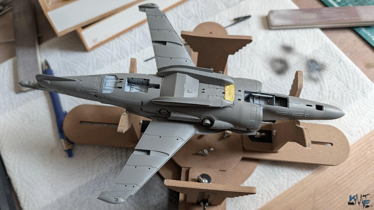 BB-UMA-AV-8B-HARRIER-II-Plus_053