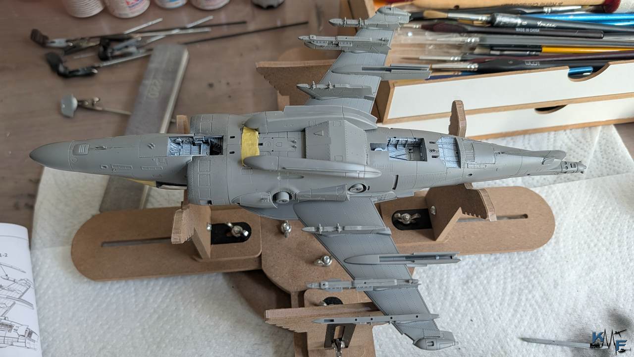 BB-UMA-AV-8B-HARRIER-II-Plus_056